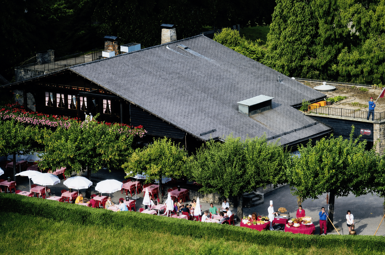 Vue aérienne du Chalet Suisse et de sa terrasse